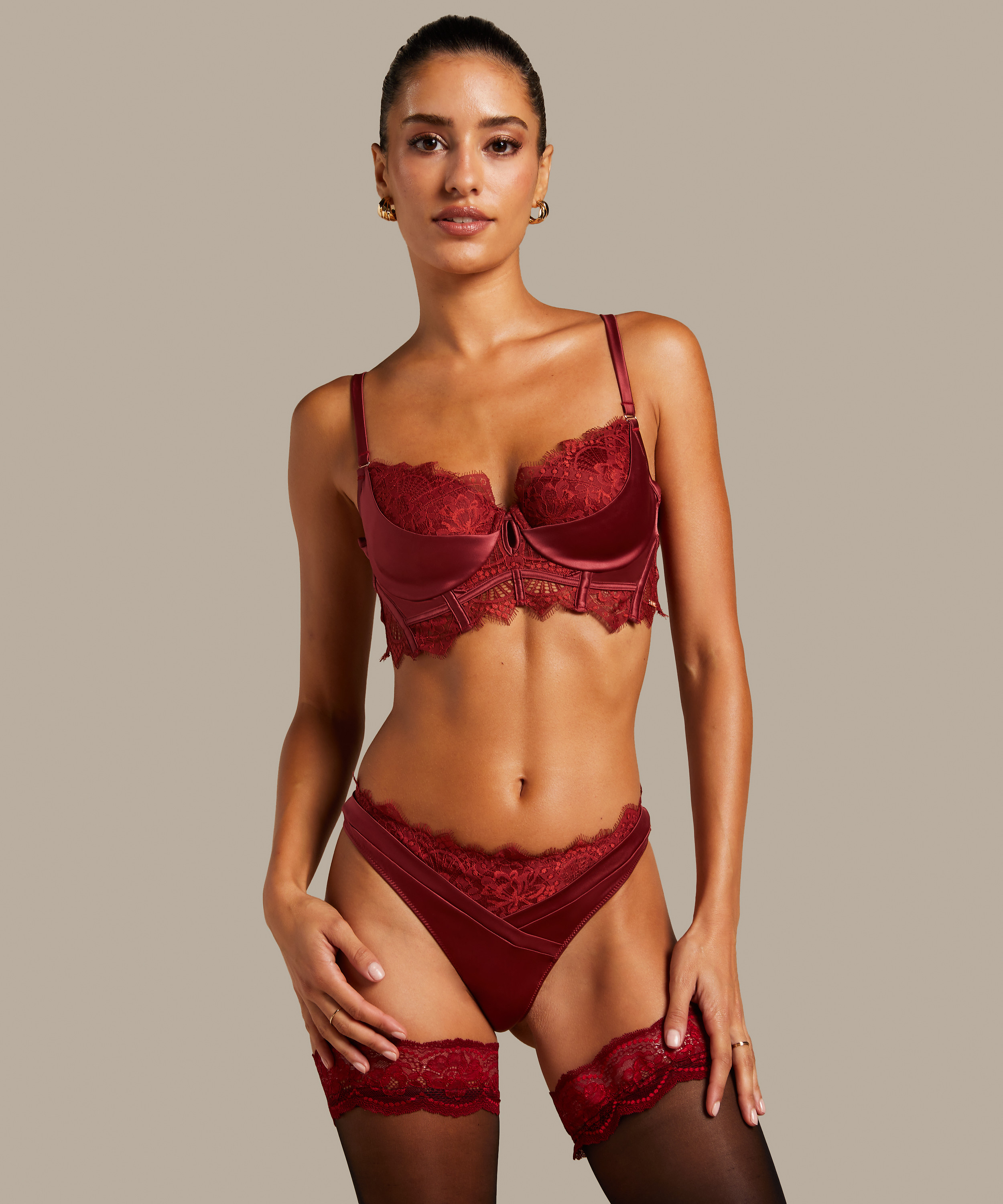 Zoe Thong, Red, main