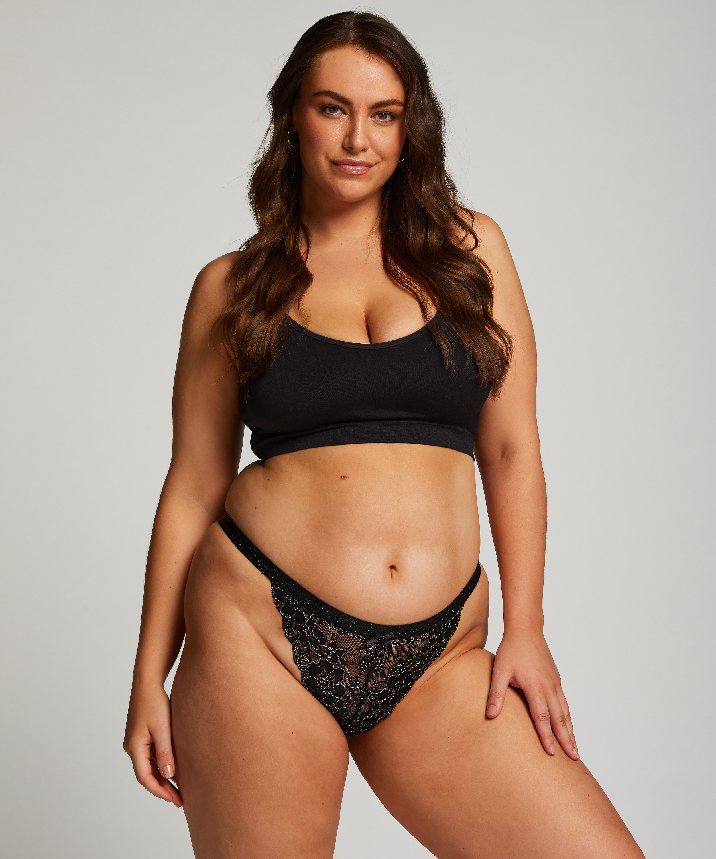 Dewi Brazilian, Black, main