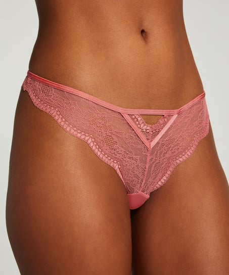 Isabelle Cheekini, Pink