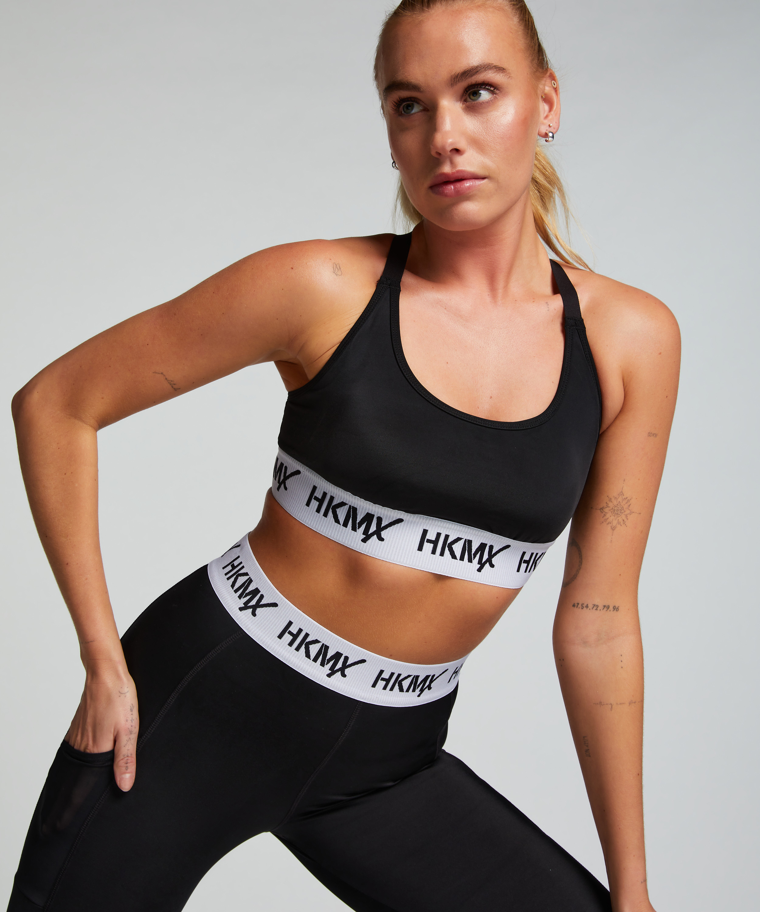 HKMX The Crop Logo Sports Bra Level 1, Black, main