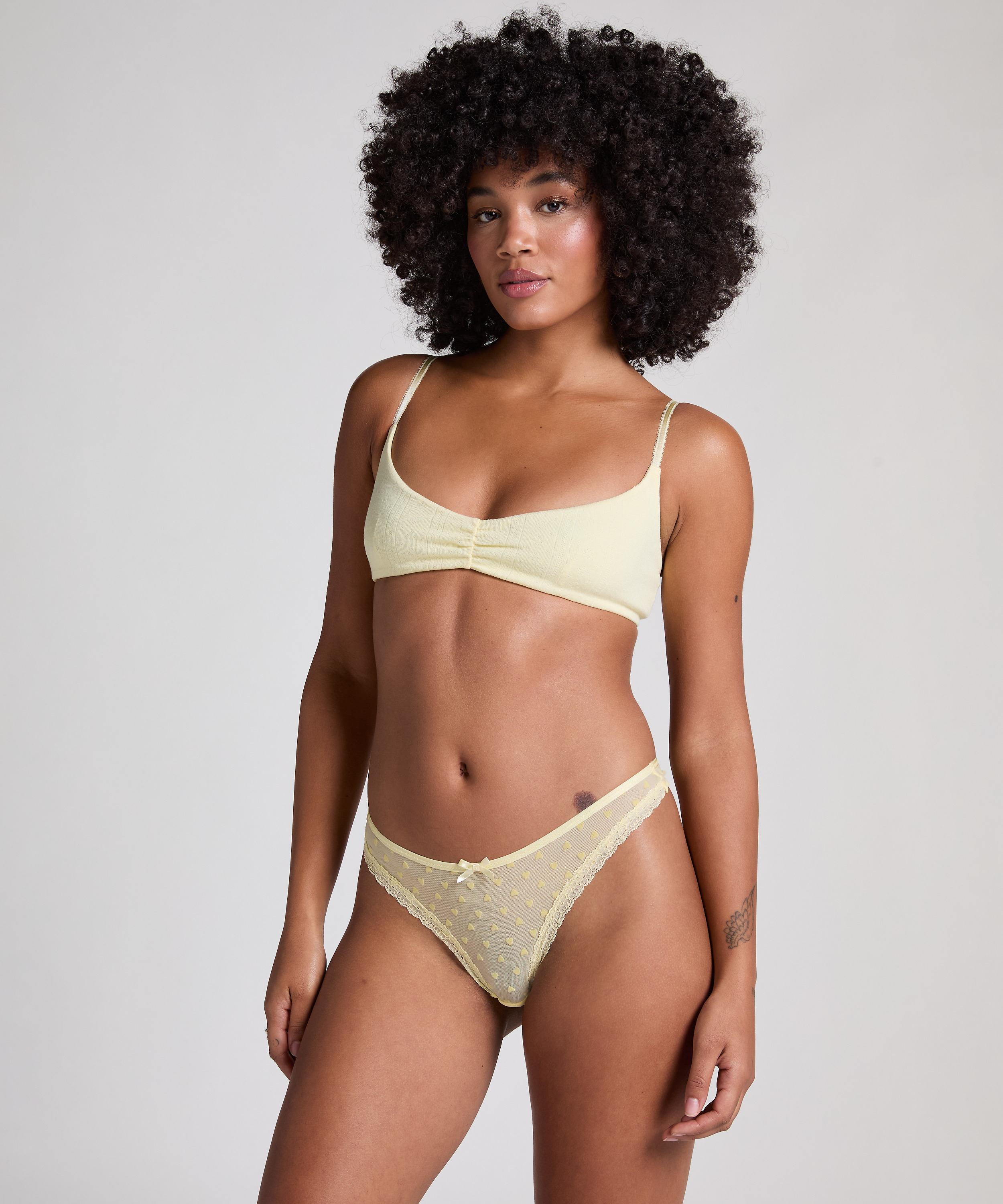 Phoebe Thong, Yellow, main
