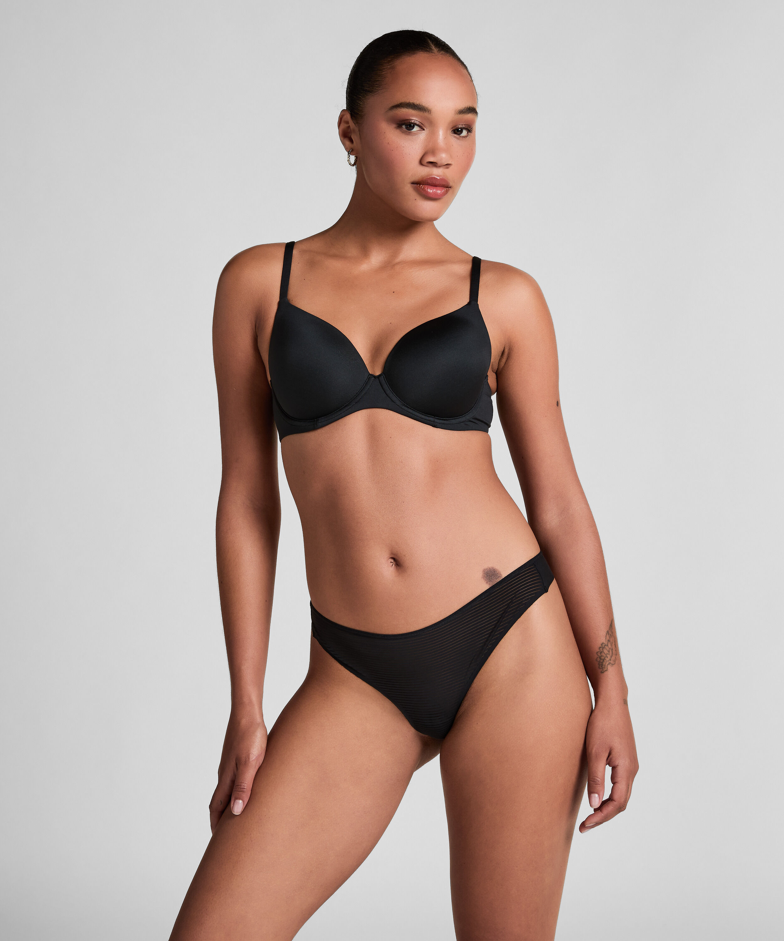 Invisible thong Stripe mesh, Black Invisible thong Stripe mesh, Black
