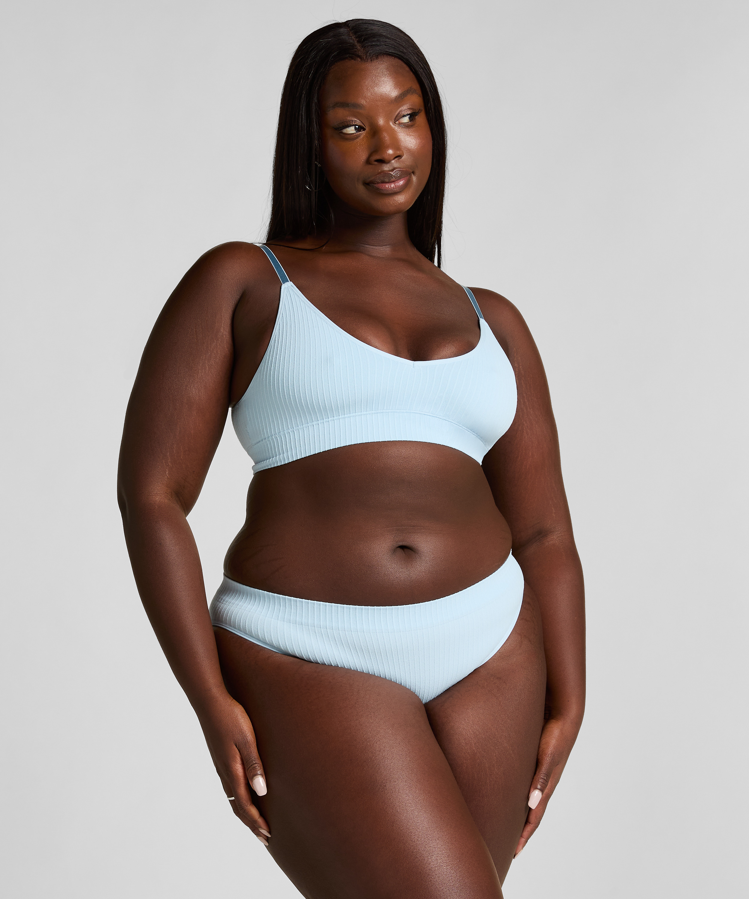 Dianne Brazilian, Blue, main