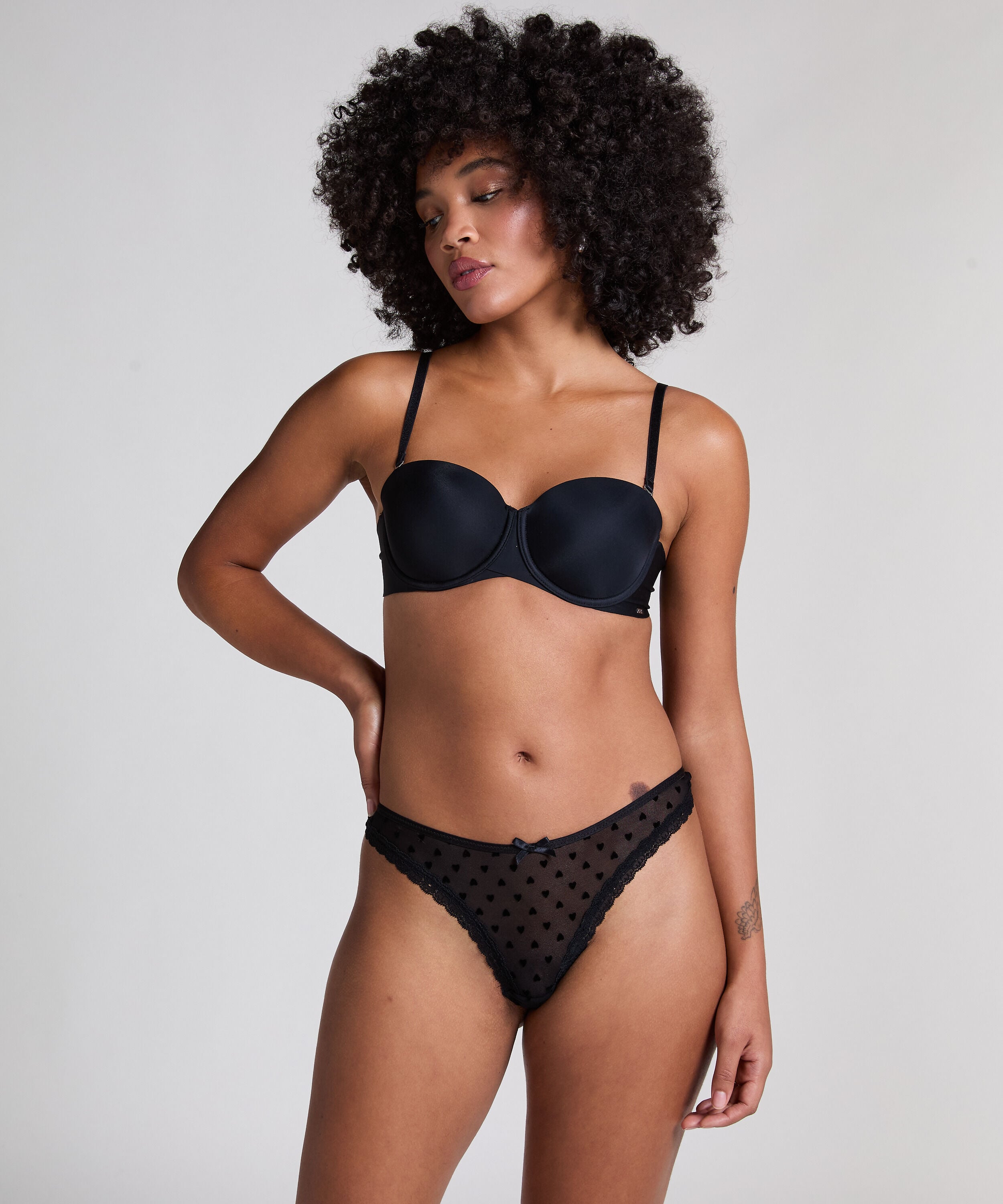 Phoebe Thong, Black Phoebe Thong, Black