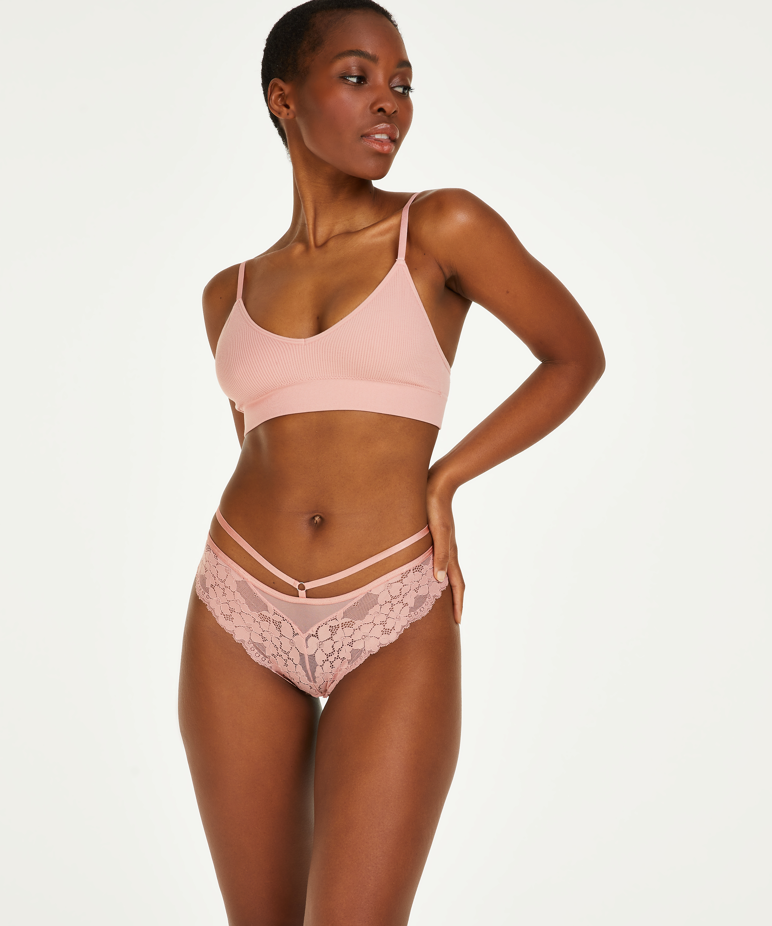 Isabelle Brazilian, Pink, main