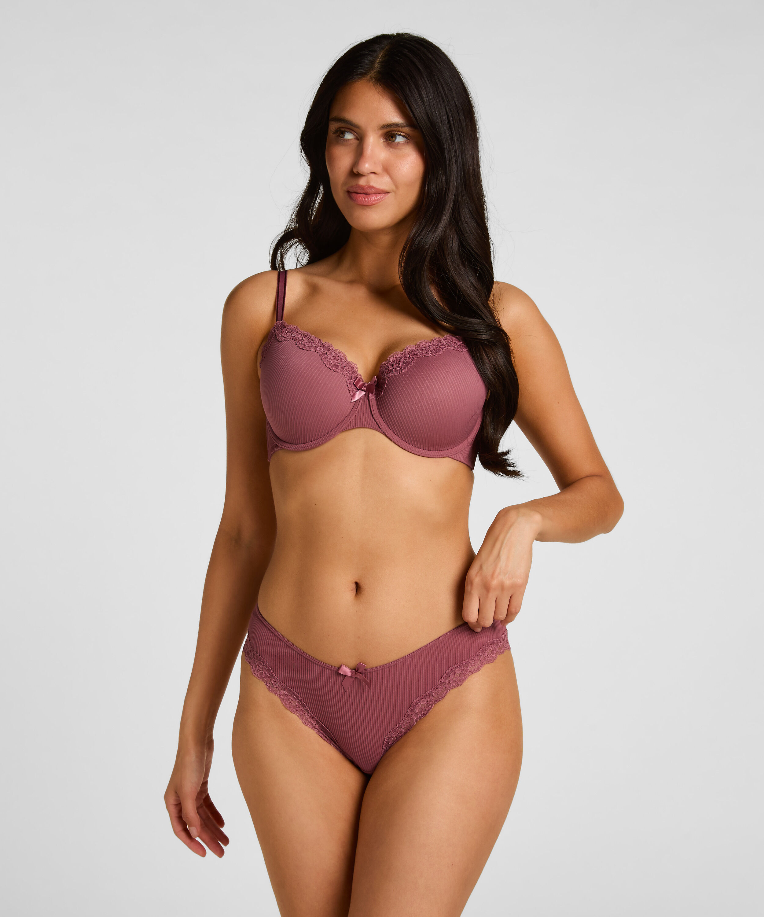 Lola Brazilian