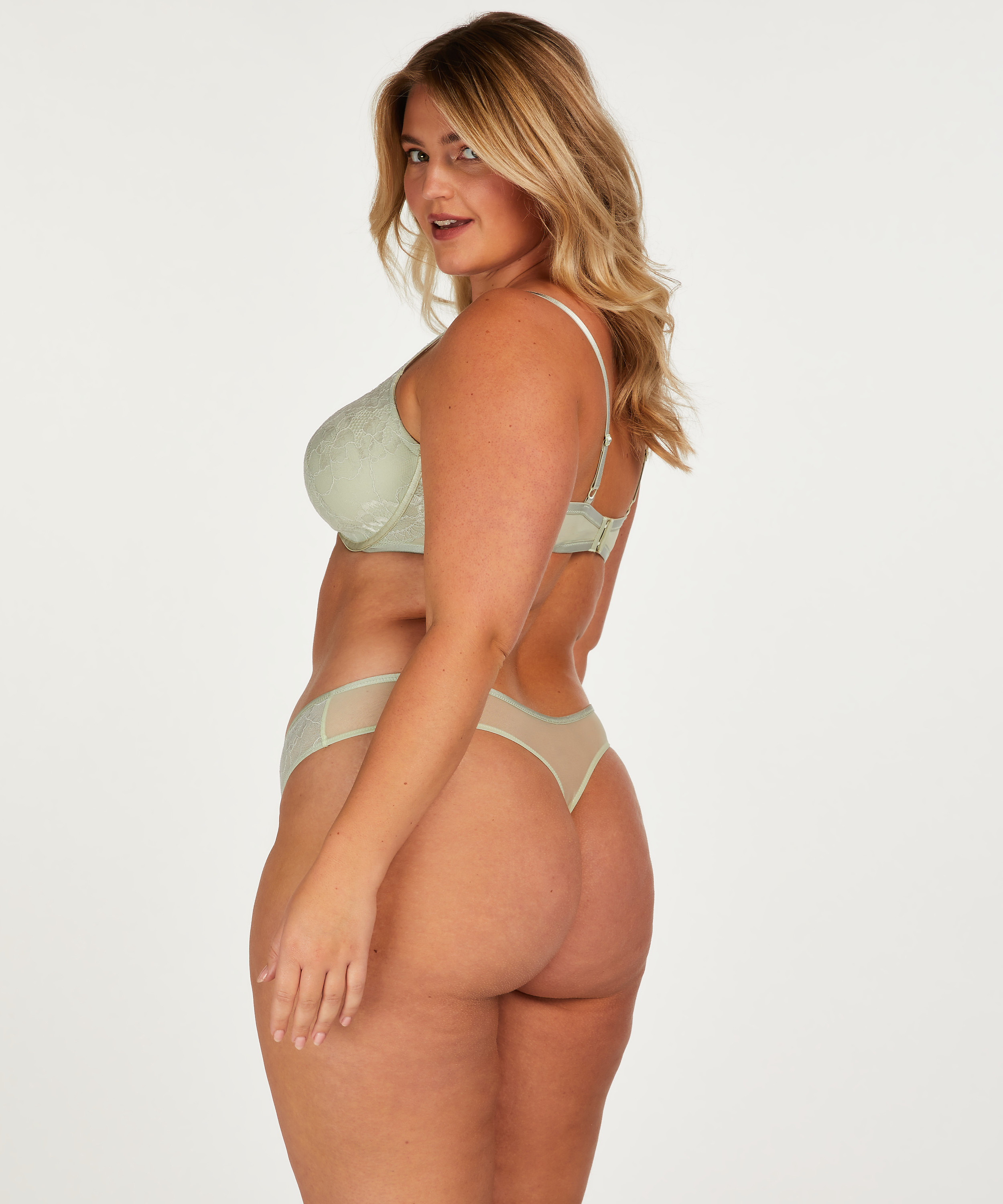 Meghan Thong, Green, main