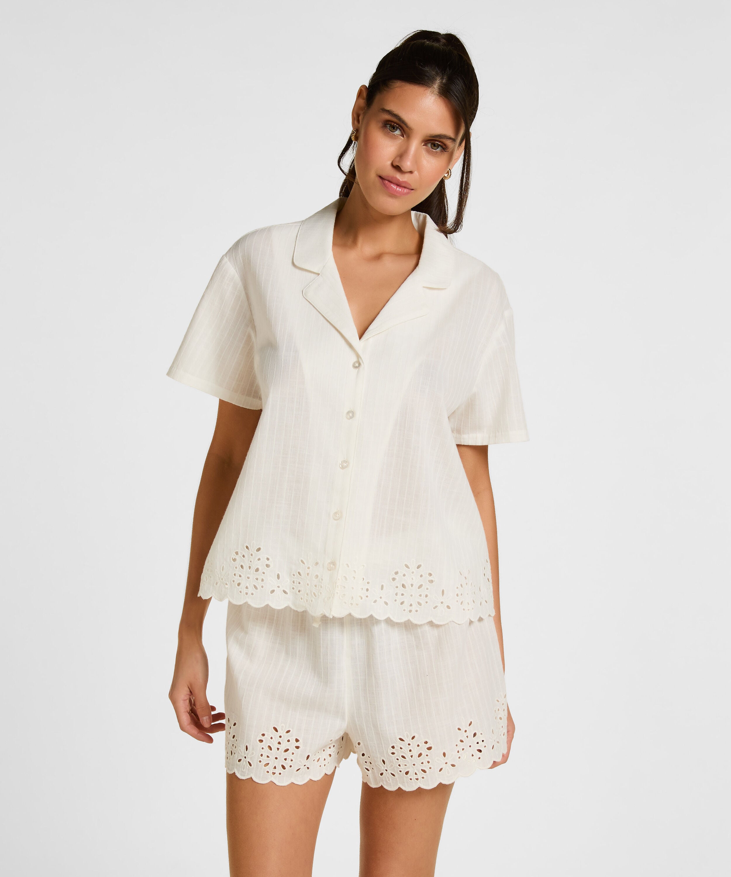 Short Scallop, White Short Scallop, White