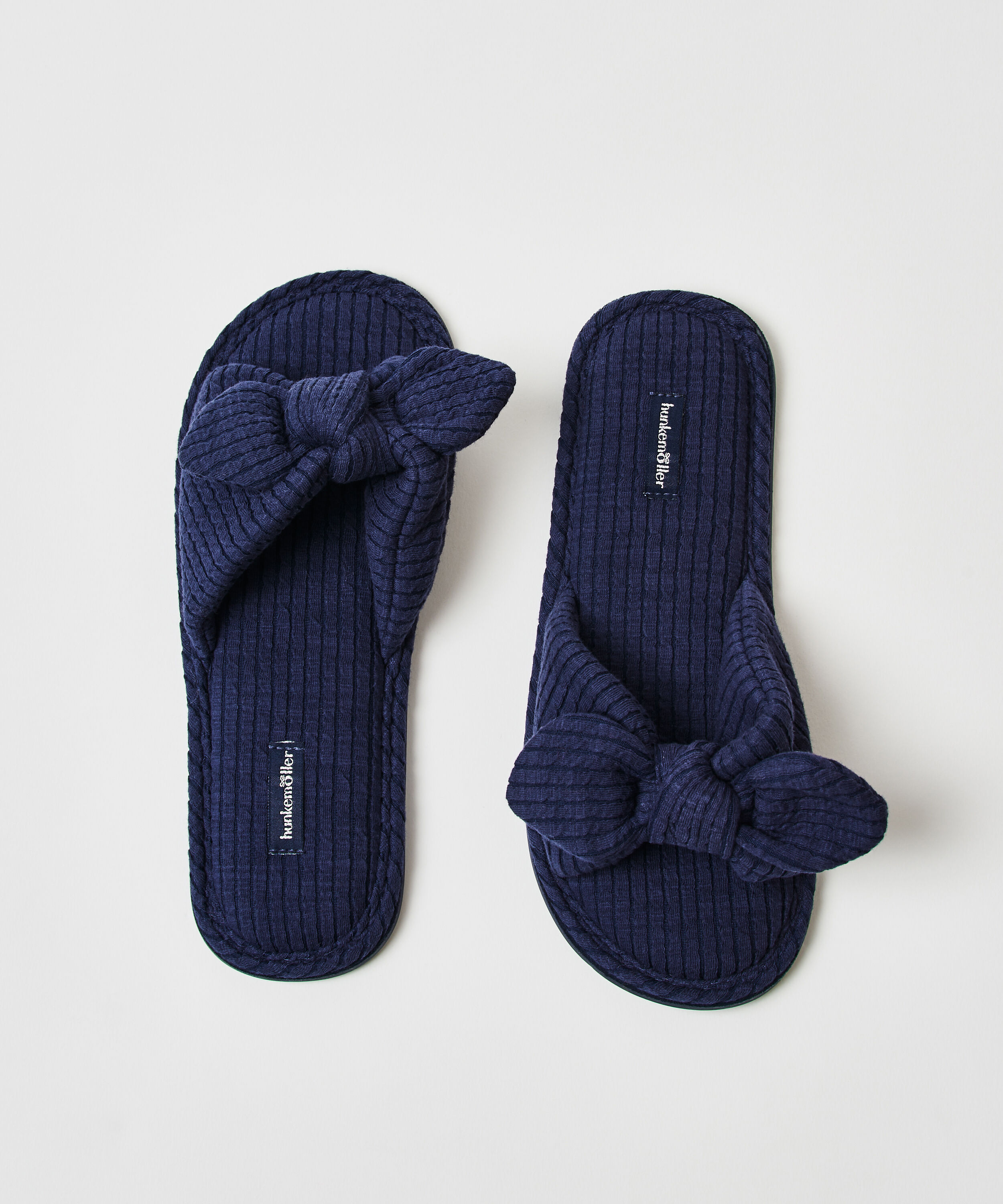 Structured knot slippers, Blue