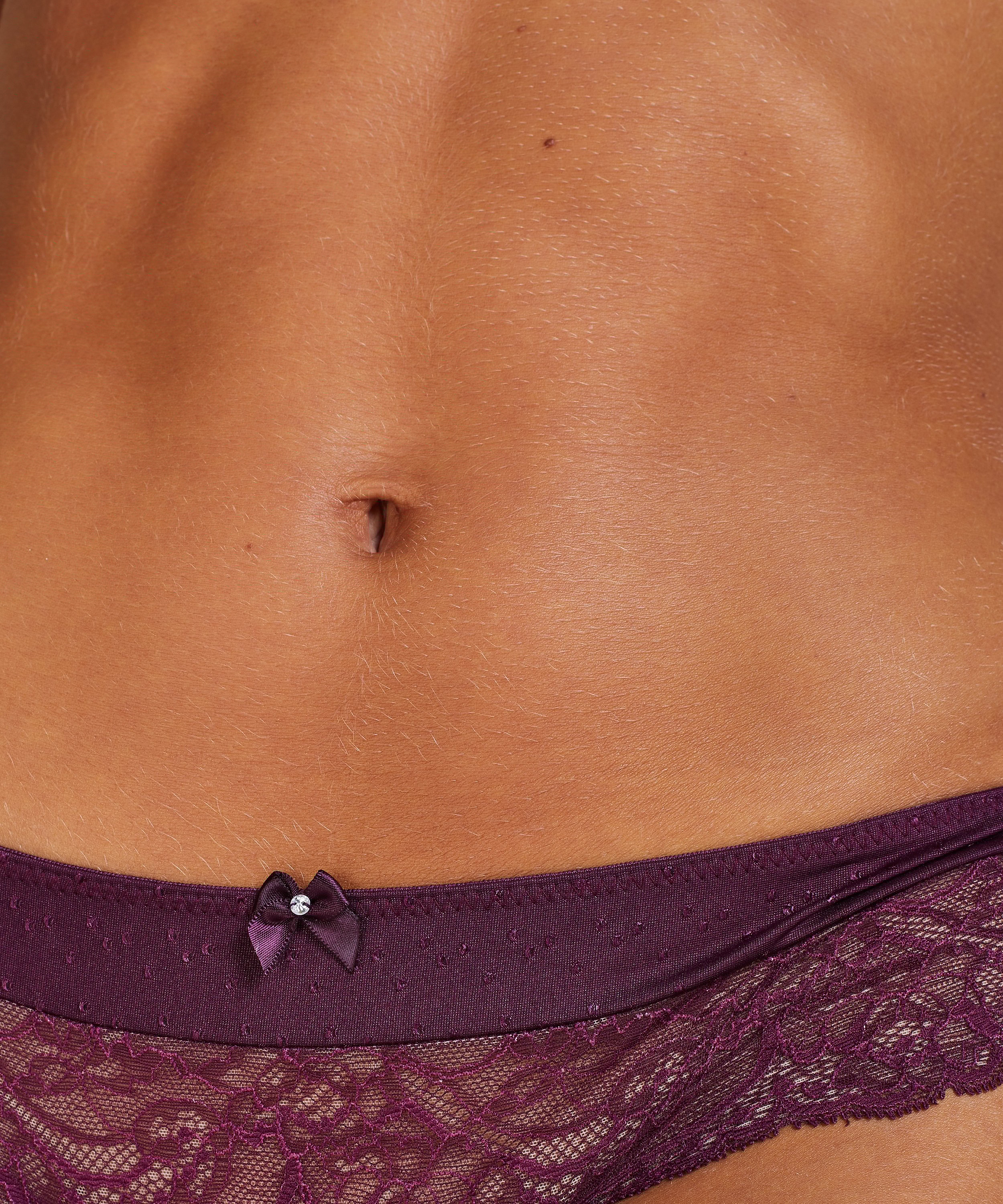 Sophie Boxerthong, Purple, main