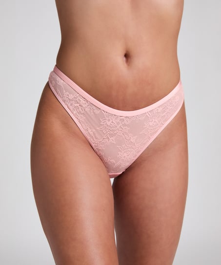 Lea Thong, Pink