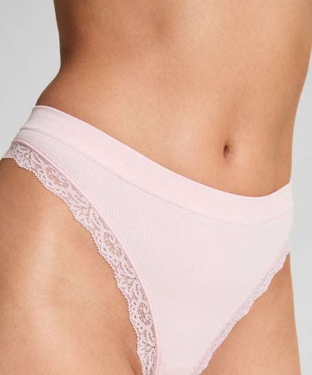 Lola Thong, Pink