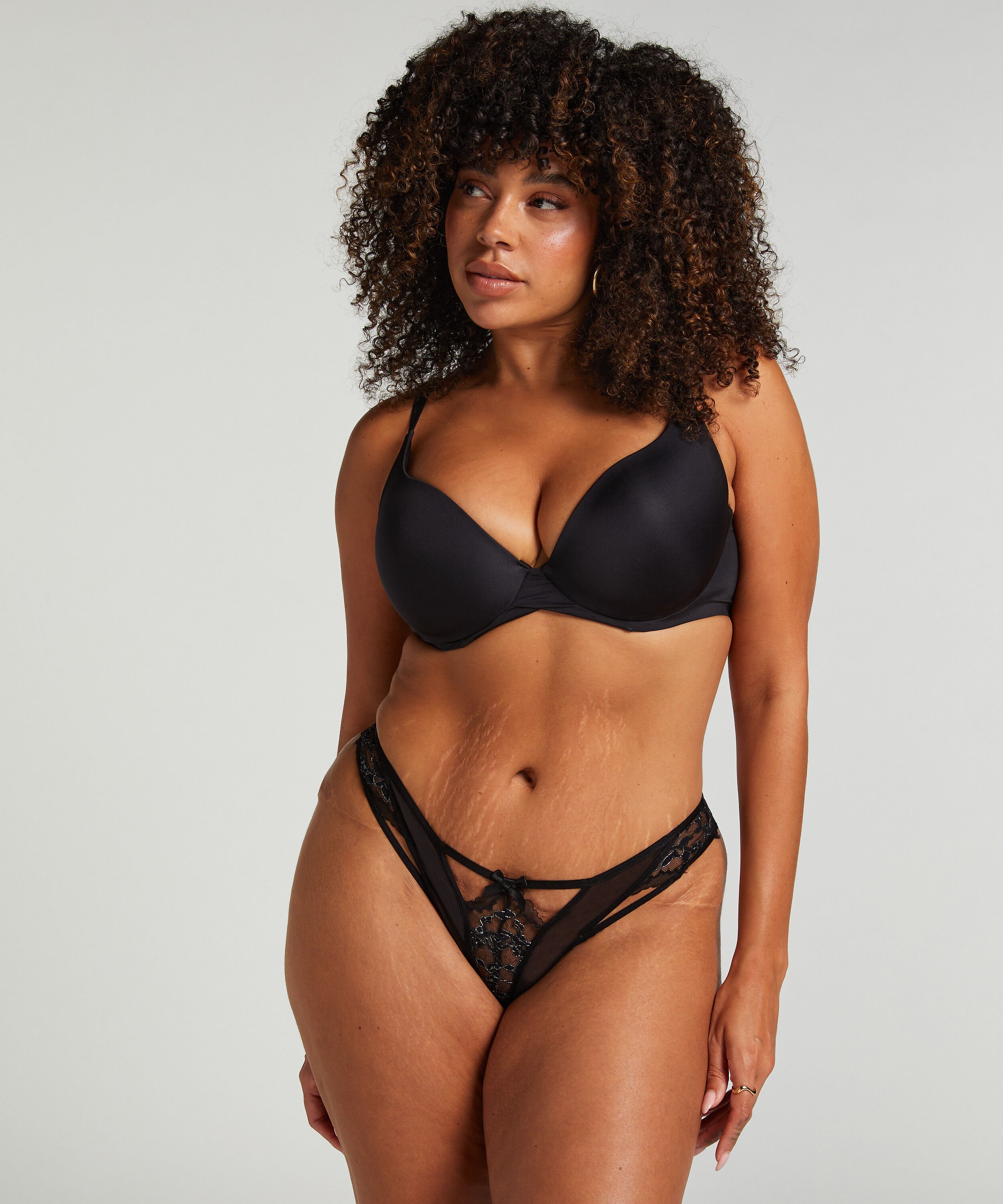 Izara Brazilian, Black