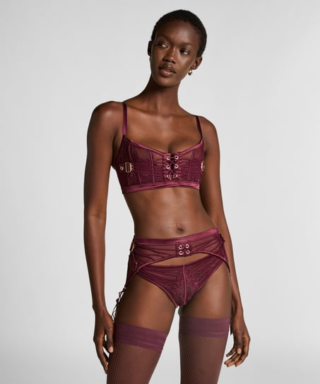 Avela Suspender, Red