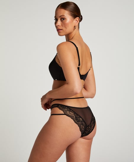 Amala Brazilian, Black