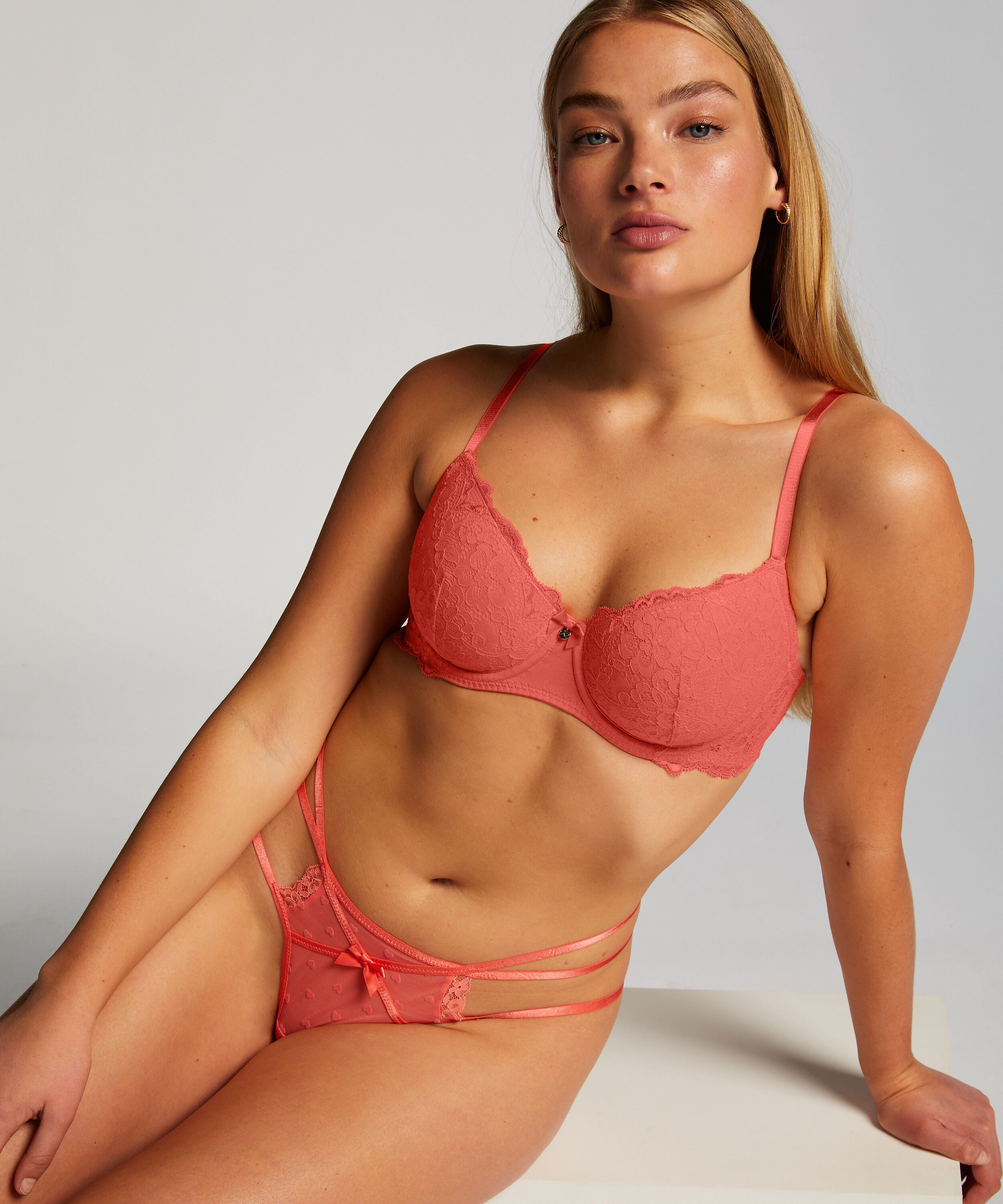 Melda Thong, Pink