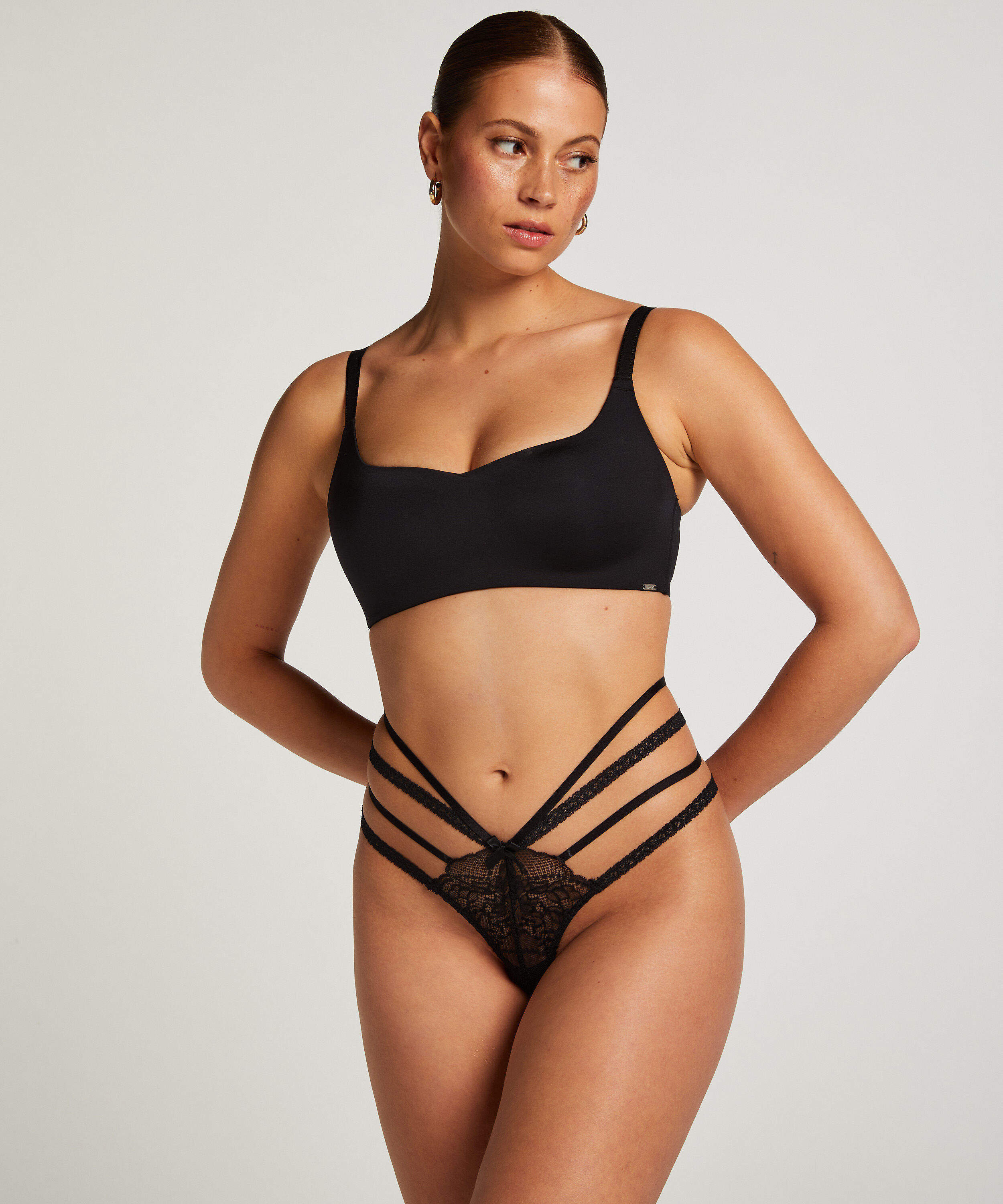 Lorraine Thong, Black