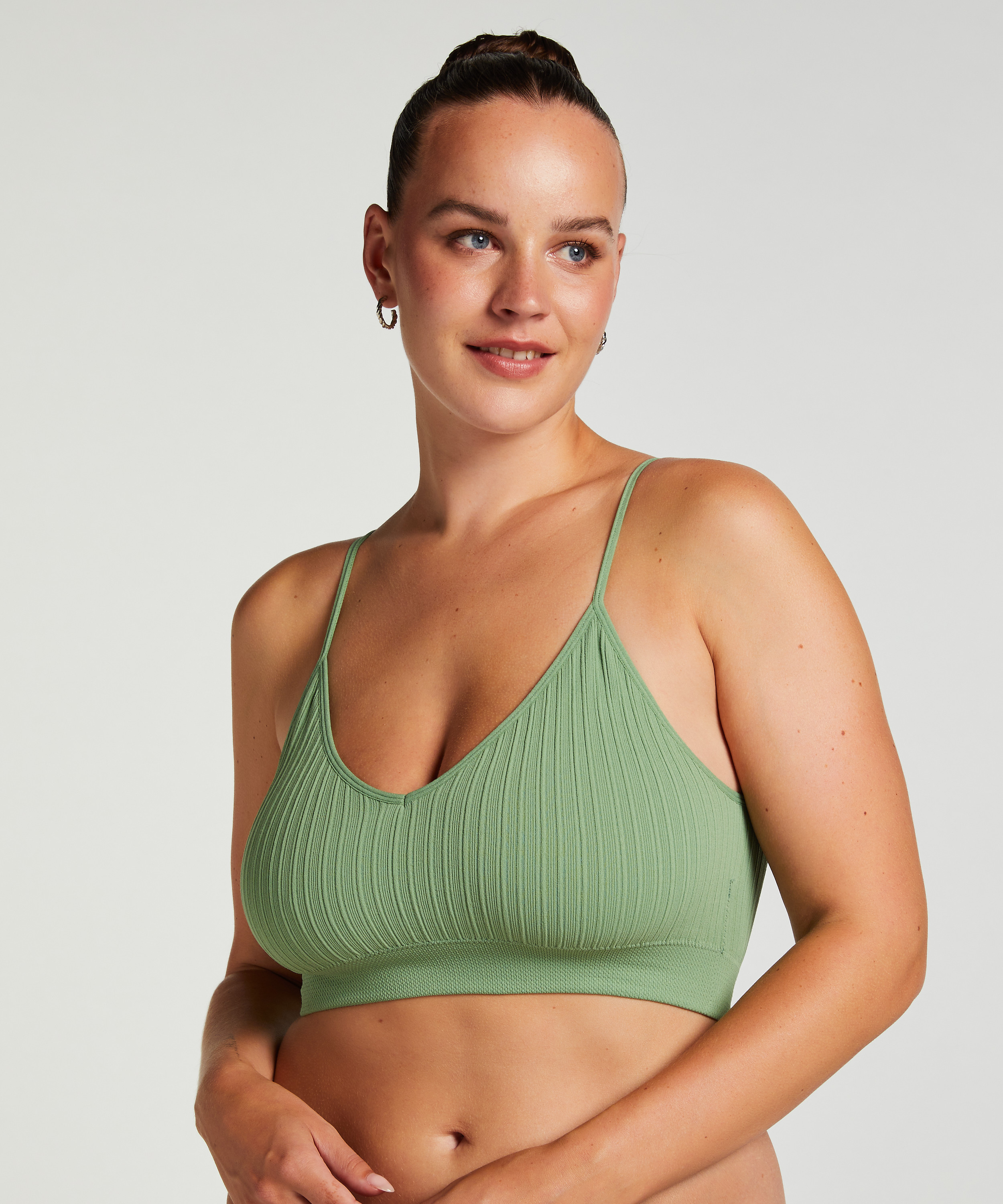 Dianne Bralette, Green, main