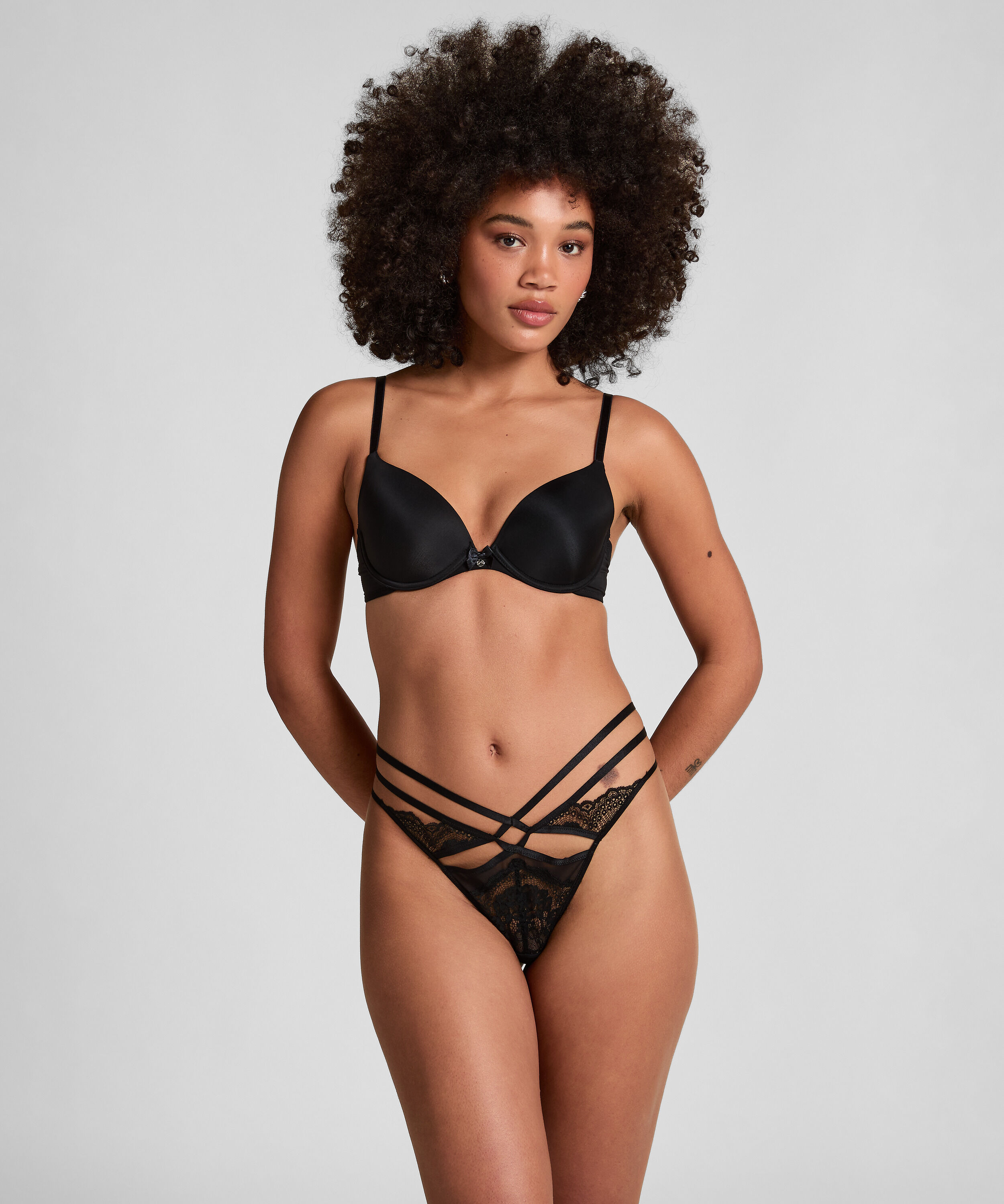 Janine Thong, Black