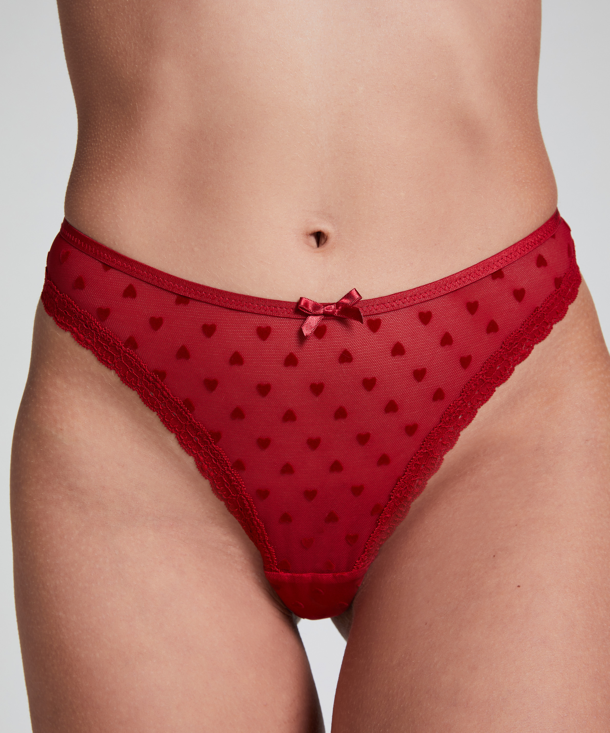 Phoebe Thong, Red, main