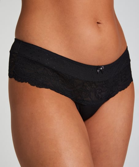 Sophie Boxerthong, Black