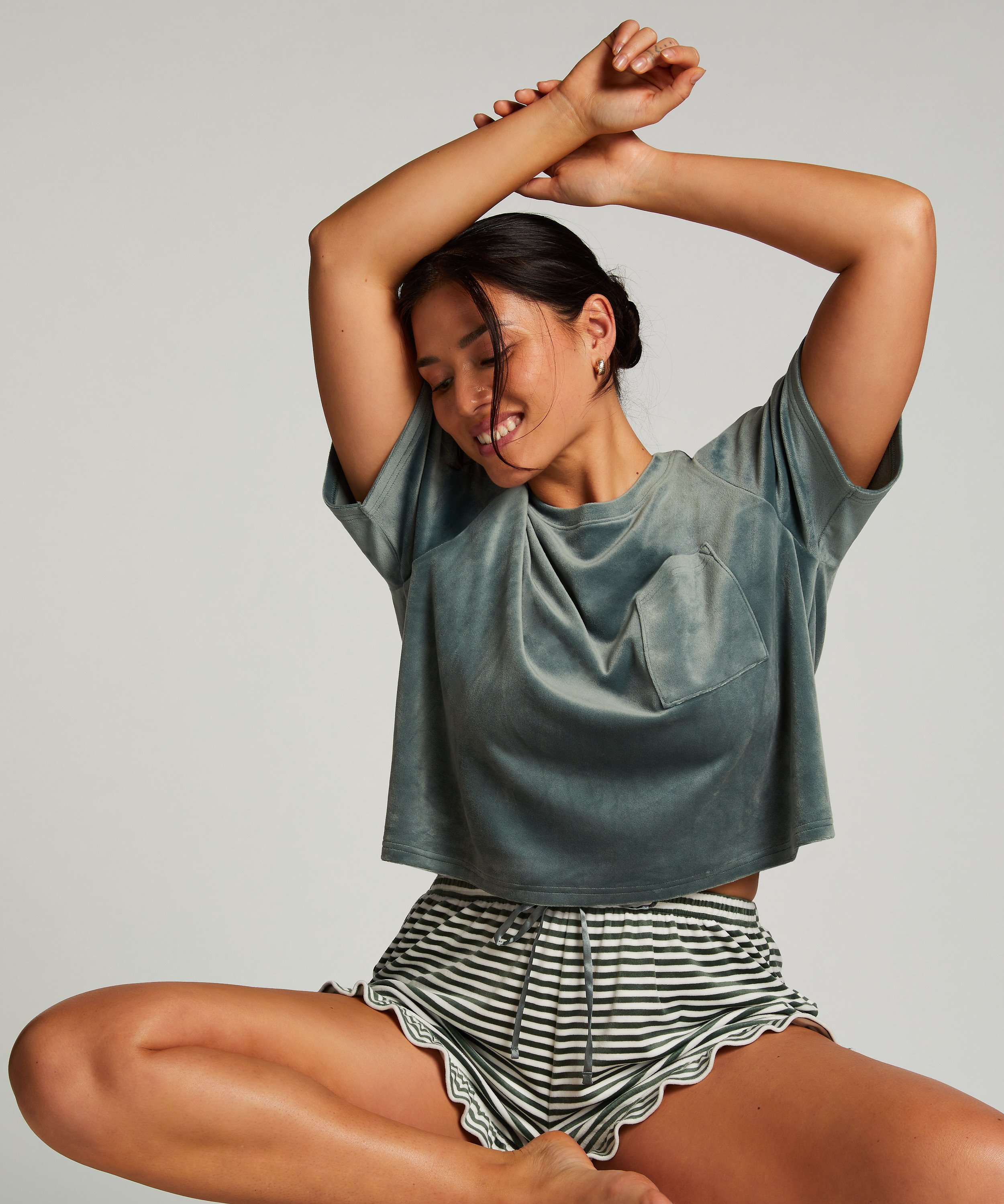 Velours Ruffle Shorts, Green, main