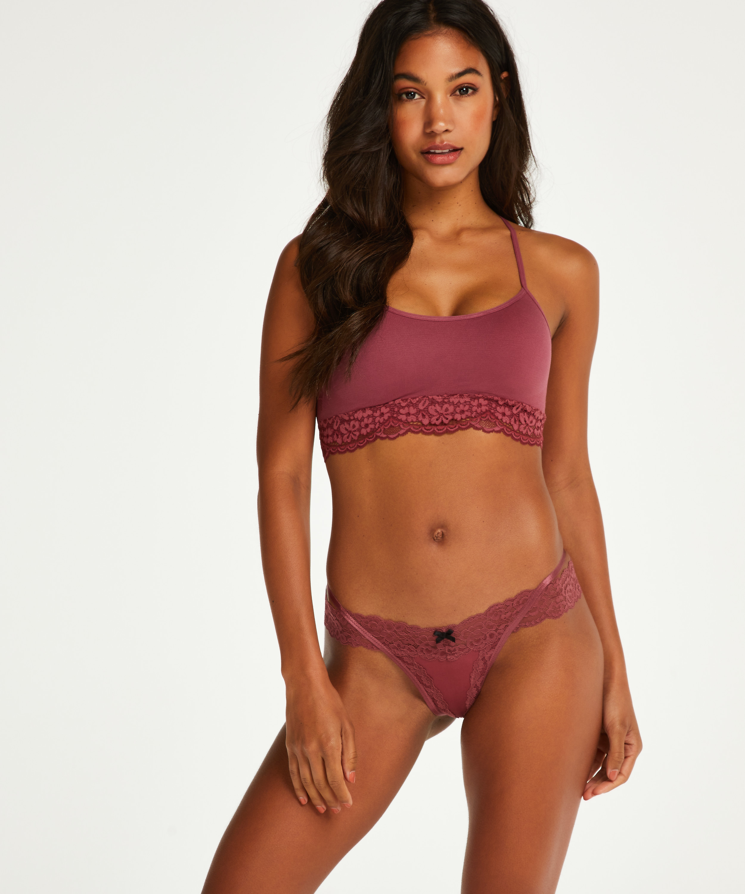 Elliena Thong, Red, main