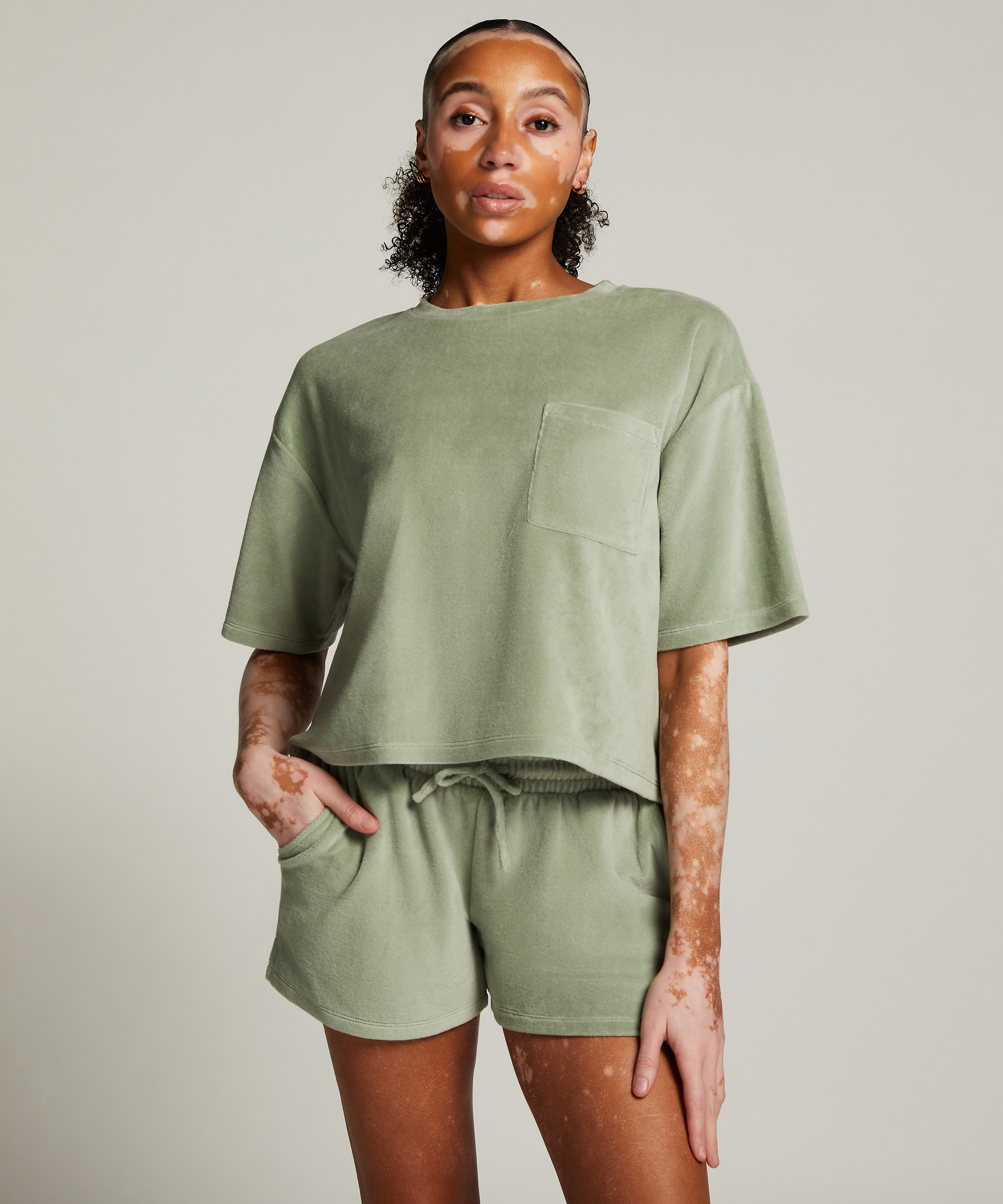 Velvet Pocket shorts, Green, main