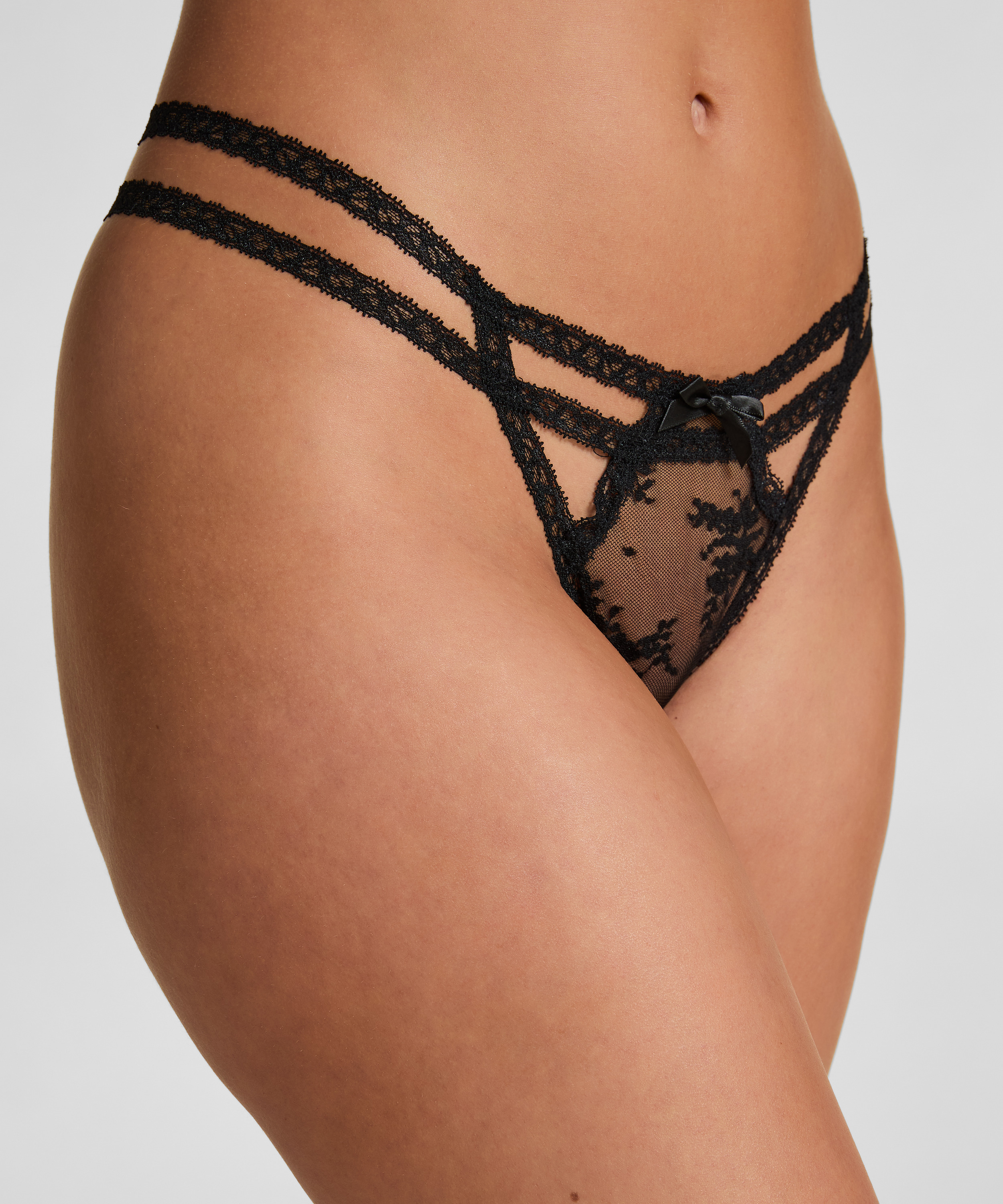 Irina Thong, Black, main