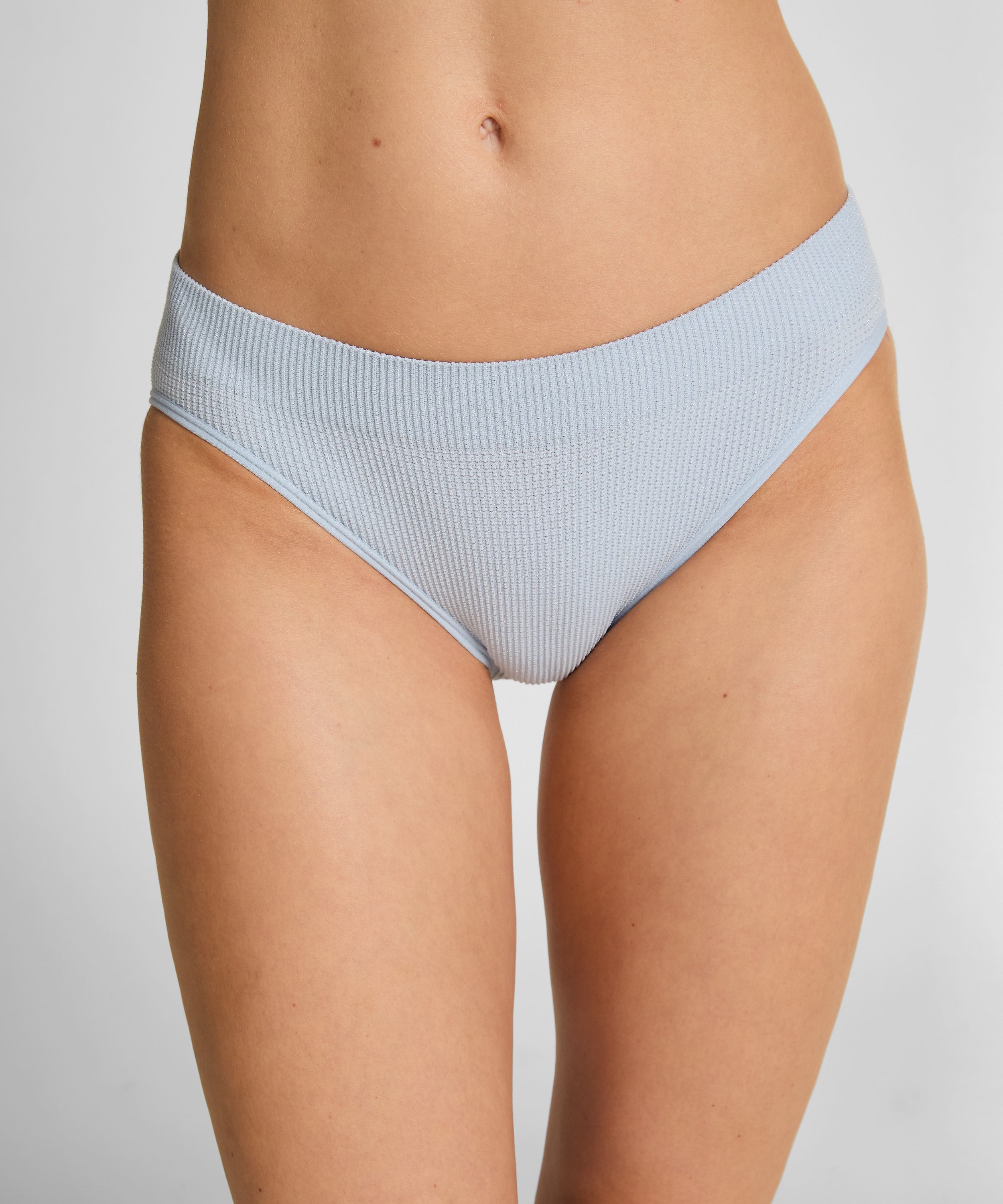 Dianne Brazilian, Blue, main